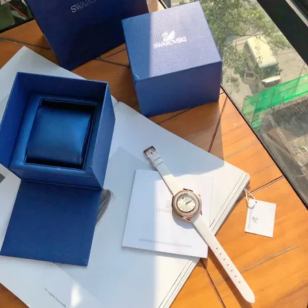 スワロフスキー 腕時計