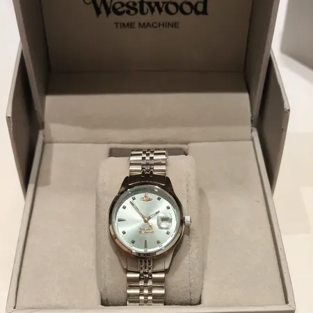 ヴィヴィアン・ウエストウッド 腕時計
