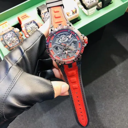 ロジェ・デュブイ 腕時計