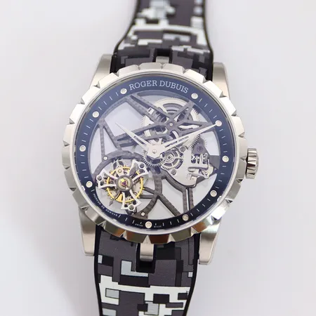 ロジェ・デュブイ 腕時計