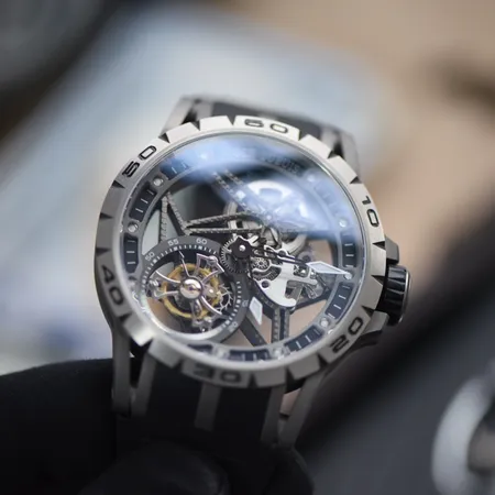 ロジェ・デュブイ 腕時計