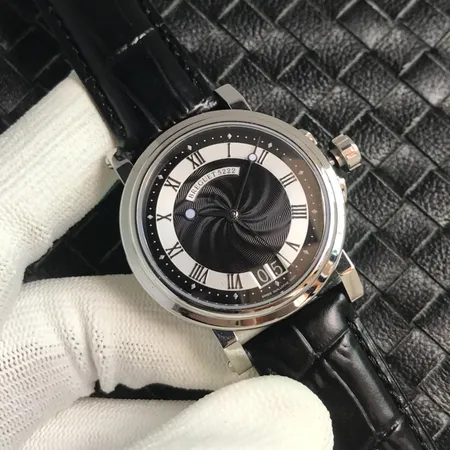 ロジェ・デュブイ 腕時計