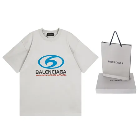 バレンシアガ Tシャツ