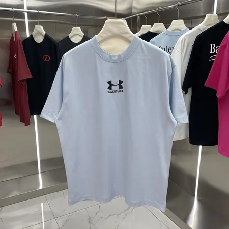 バレンシアガ Tシャツ