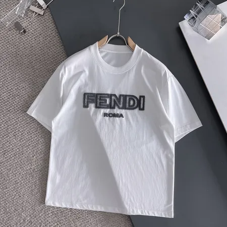 フェンディ Tシャツ