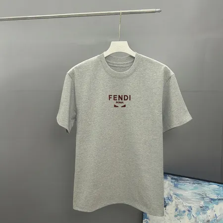フェンディ Tシャツ