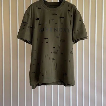 ジバンシィ Tシャツ