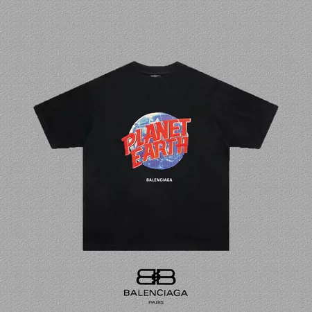 バレンシアガ Tシャツ