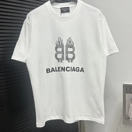 バレンシアガ Tシャツ