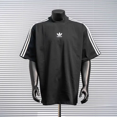 アディダス Tシャツ