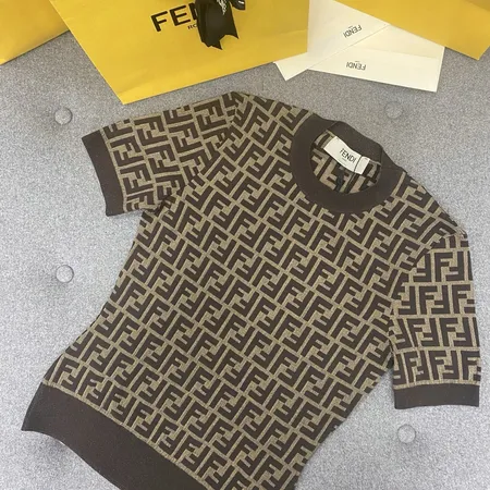 フェンディ Tシャツ