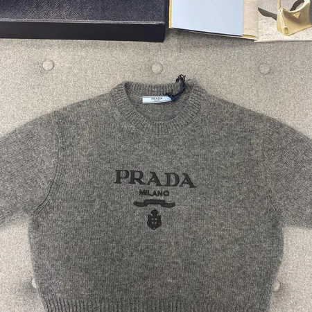 プラダ Tシャツ