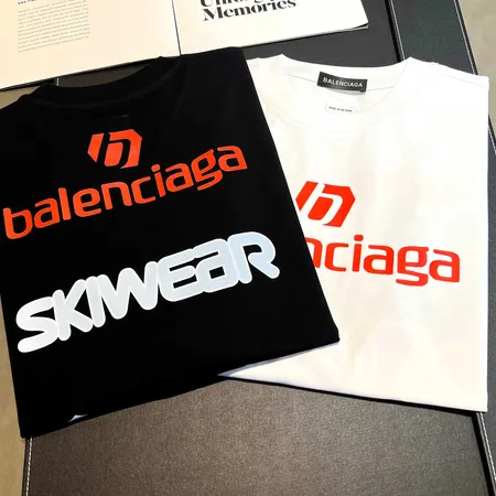 バレンシアガ Tシャツ