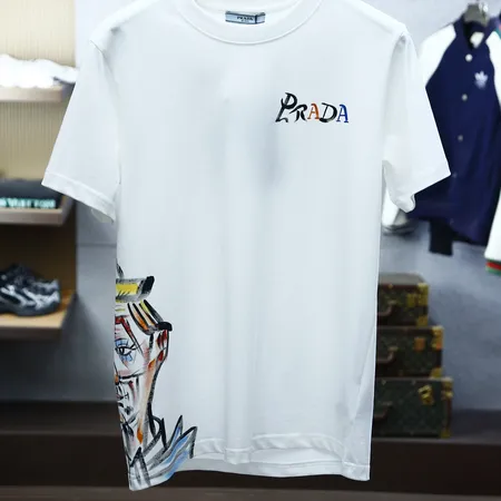 プラダ Tシャツ