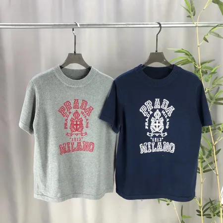 プラダ Tシャツ