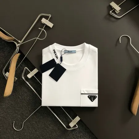 プラダ Tシャツ