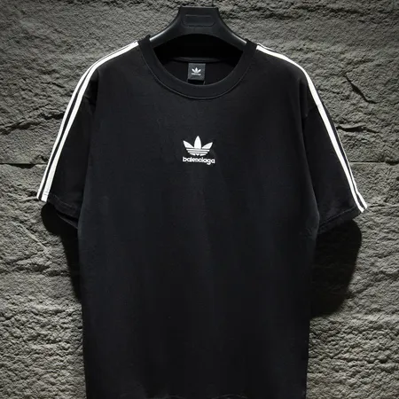 アディダス Tシャツ