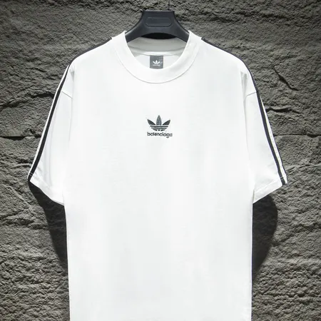 アディダス Tシャツ