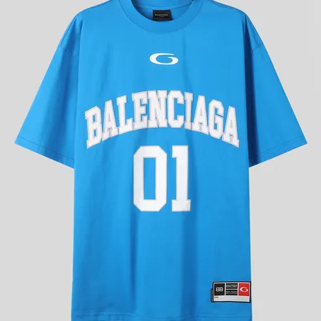 バレンシアガ Tシャツ