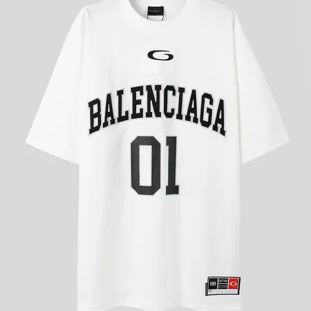 バレンシアガ Tシャツ