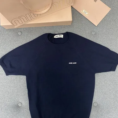 ミュウミュウ Tシャツ