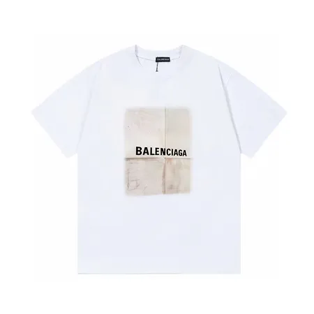 バレンシアガ Tシャツ