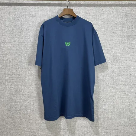 バレンシアガ Tシャツ