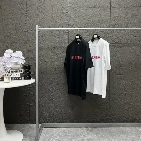 ヴァレンティノ Tシャツ