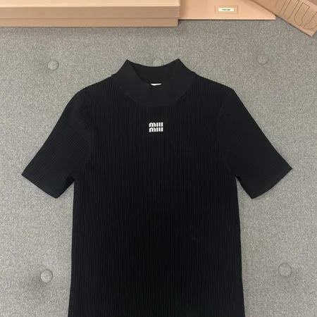 ミュウミュウ Tシャツ