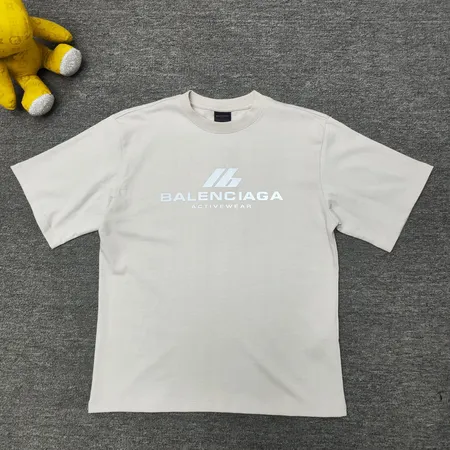 バレンシアガ Tシャツ