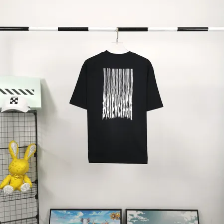 バレンシアガ Tシャツ