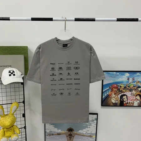 バレンシアガ Tシャツ