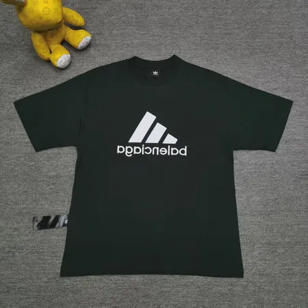 バレンシアガ Tシャツ