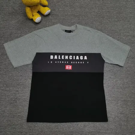 バレンシアガ Tシャツ