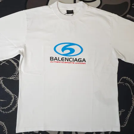 バレンシアガ Tシャツ