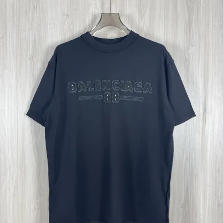 バレンシアガ Tシャツ
