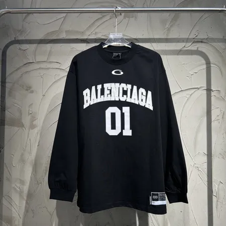 バレンシアガ パーカー