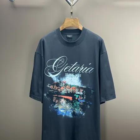 バレンシアガ Tシャツ