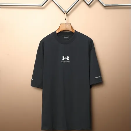 バレンシアガ Tシャツ