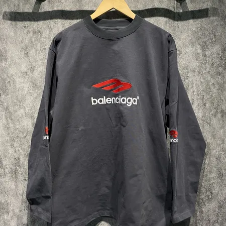 バレンシアガ パーカー