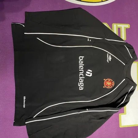 バレンシアガ パーカー