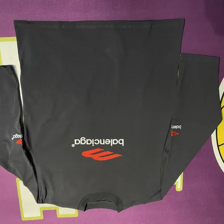 バレンシアガ パーカー