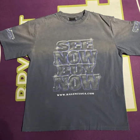 バレンシアガ Tシャツ