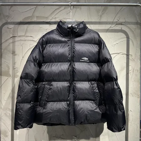 バレンシアガ ダウンジャケット