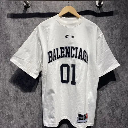 バレンシアガ パーカー