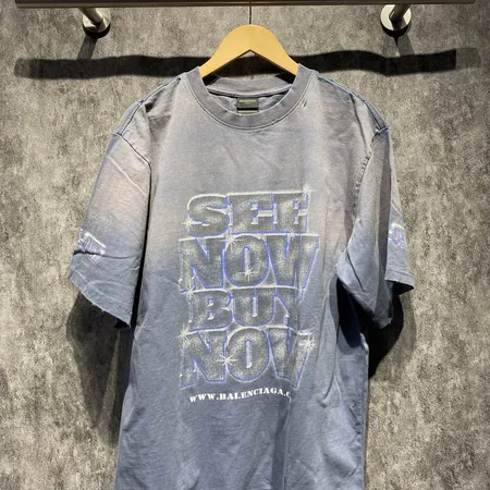 バレンシアガ Tシャツ