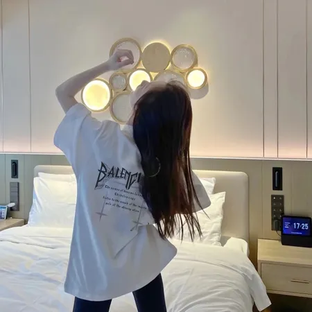 バレンシアガ Tシャツ