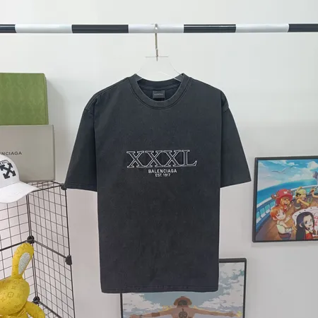 バレンシアガ Tシャツ