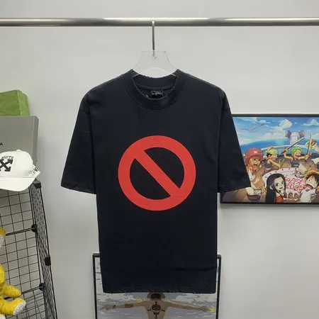 バレンシアガ Tシャツ