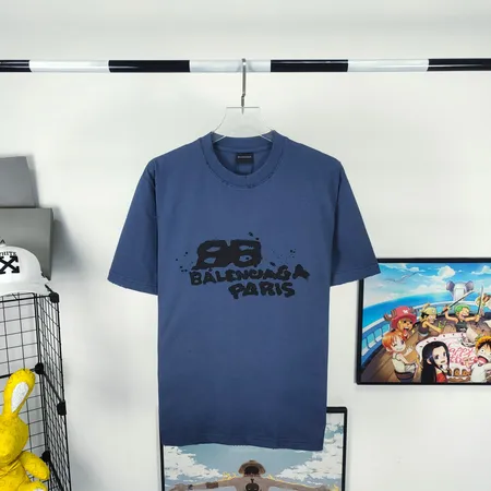 バレンシアガ Tシャツ